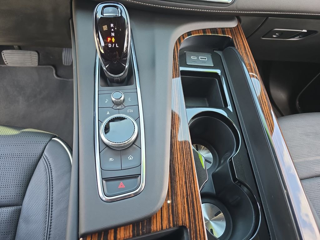 Used 2024 Cadillac Escalade Premium Luxury RWD image 30