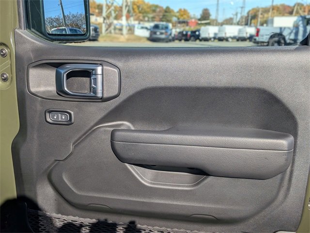 Used 2023 Jeep Gladiator Willys image 36