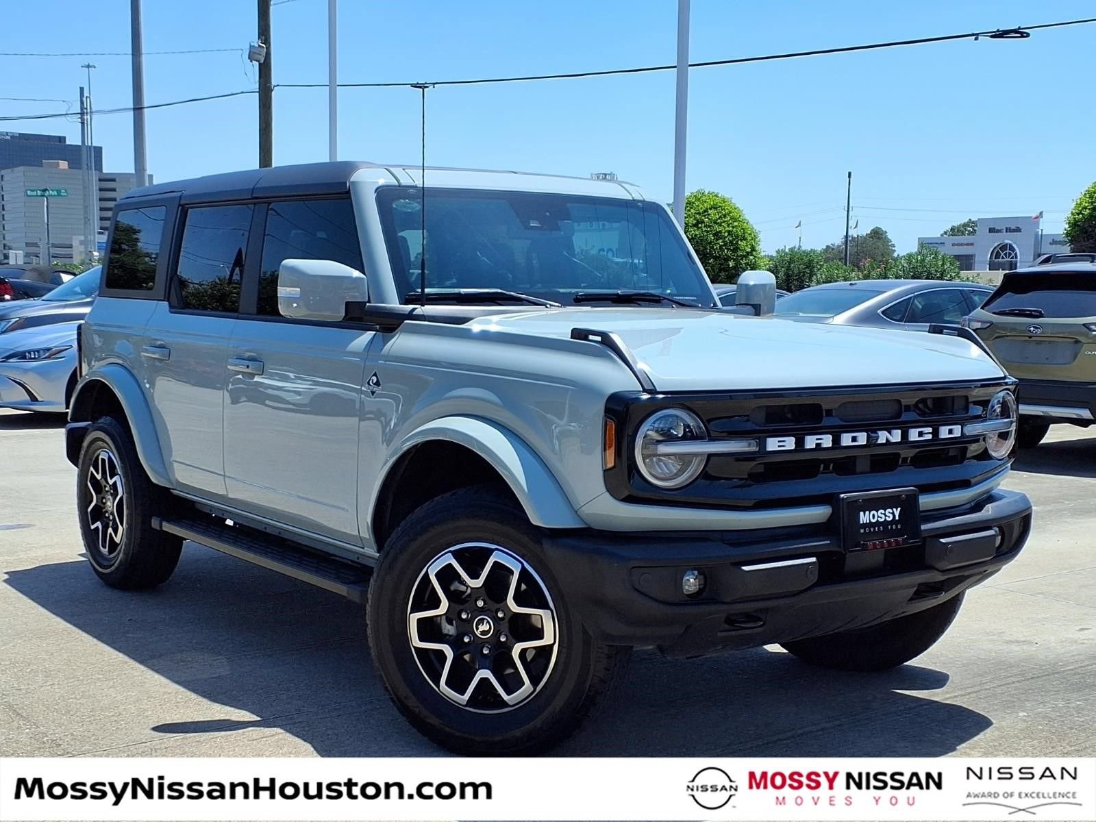 Used 2024 Ford Bronco Outer Banks AWD/4WD image 1