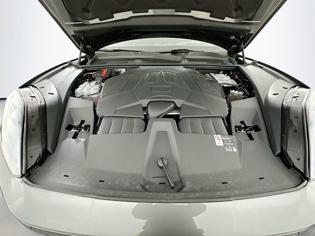 Certified 2025 Porsche Cayenne AWD/4WD image 32