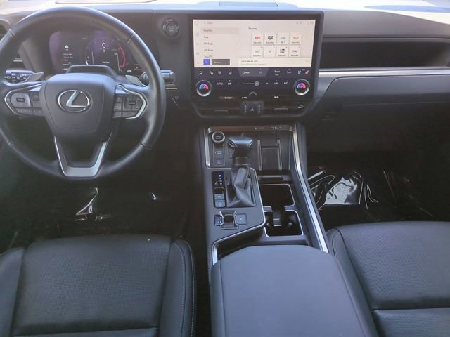 Used 2024 Lexus GX 550 w/ Accessory Package (31) AWD/4WD image 15