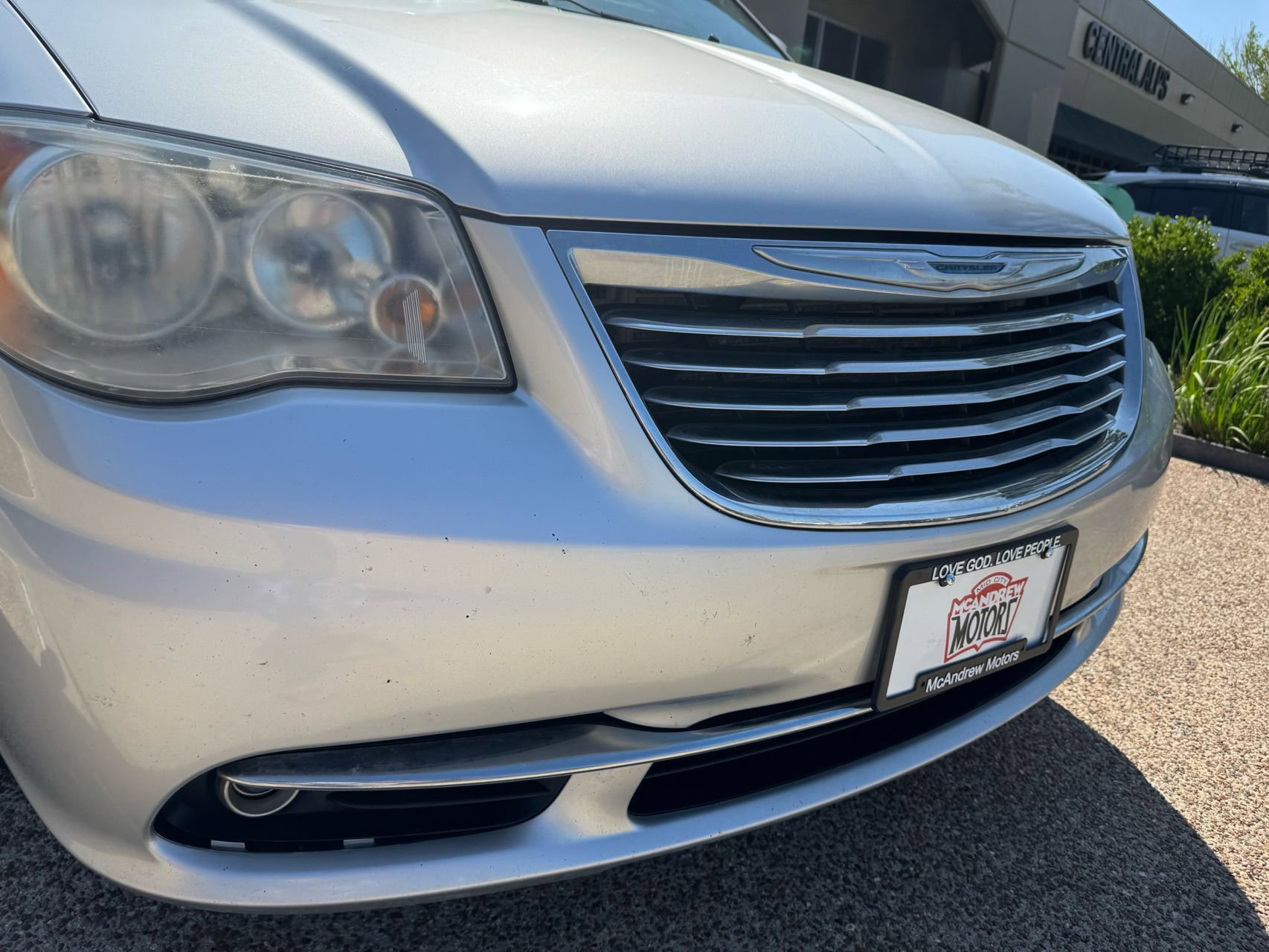 Used 2012 Chrysler Town & Country Touring w/ Entertainment Group #1 FWD image 2