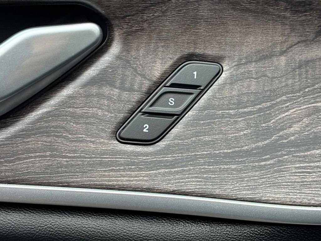 Certified 2023 Jeep Grand Cherokee 4WD 4xe w/ Luxury Tech Group II image 21