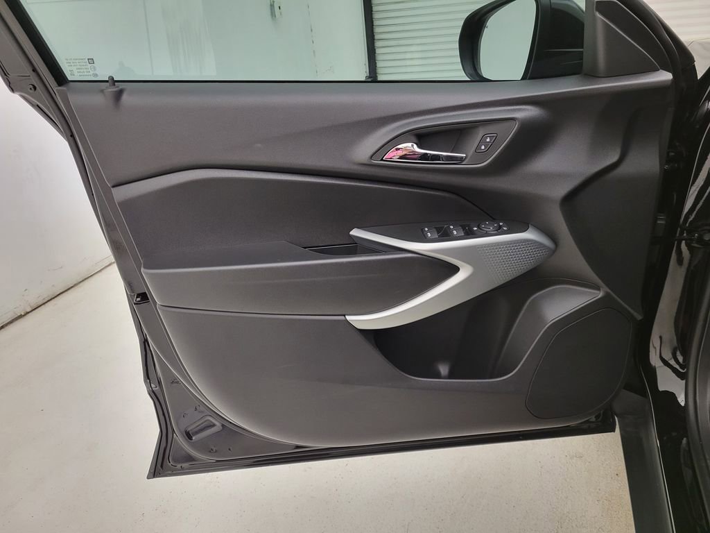 New 2026 Chevrolet Trax RS w/ Sunroof Package image 24