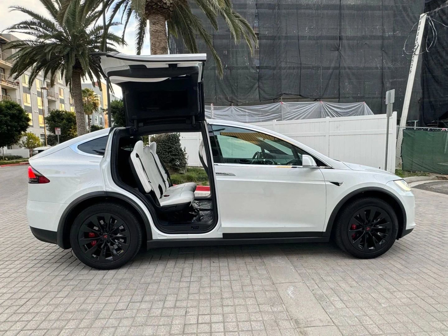 Used 2020 Tesla Model X Long Range AWD/4WD image 5