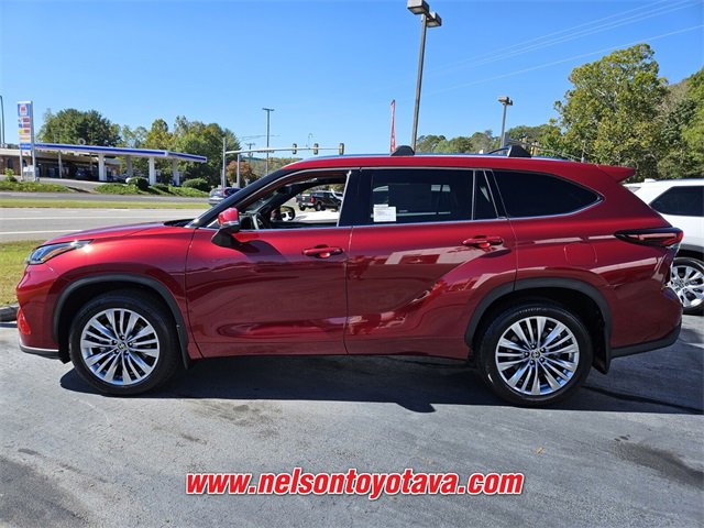 New 2026 Toyota Highlander Platinum image 4