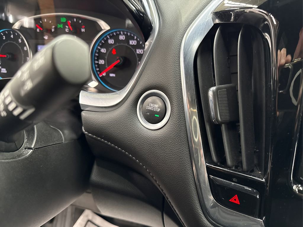 Used 2023 Chevrolet Traverse LT image 29