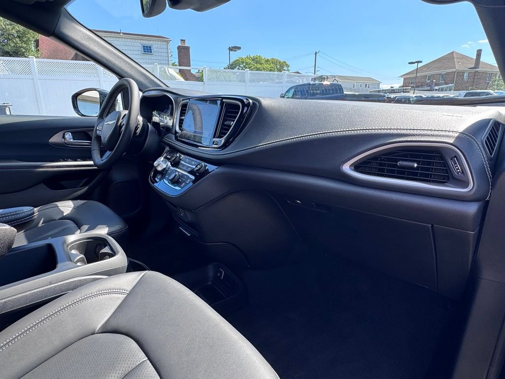 Used 2026 Chrysler Pacifica Select w/ S Appearance Package FWD image 18