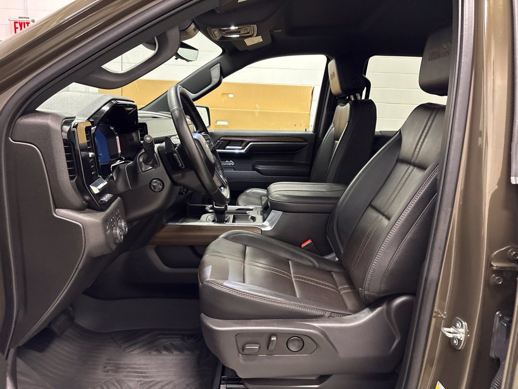Certified 2023 Chevrolet Silverado 1500 High Country w/ Technology Package AWD/4WD image 17