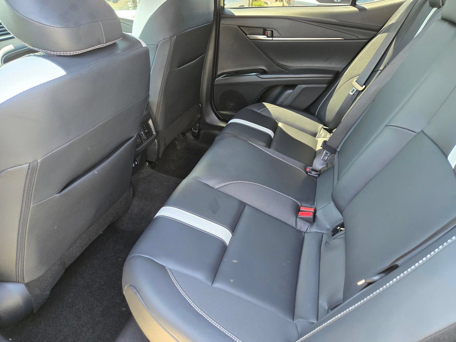 Used 2025 Toyota Camry SE w/ Convenience Package FWD image 17
