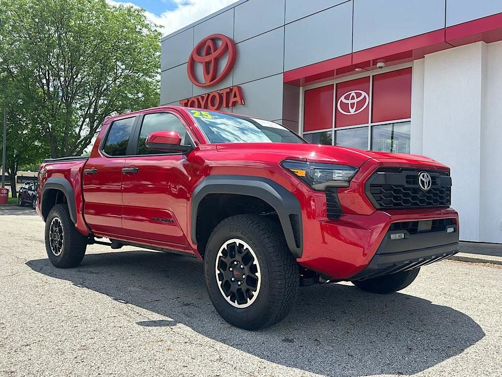 Certified 2025 Toyota Tacoma TRD Off-Road AWD/4WD image 7