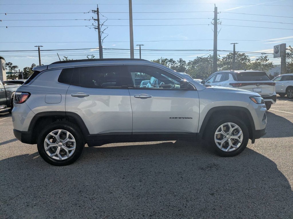 Used 2024 Jeep Compass Latitude AWD/4WD image 7