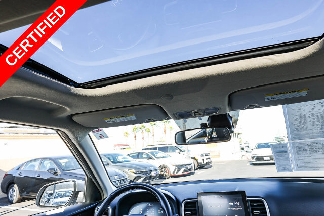 Certified 2025 Hyundai Venue SEL FWD image 17