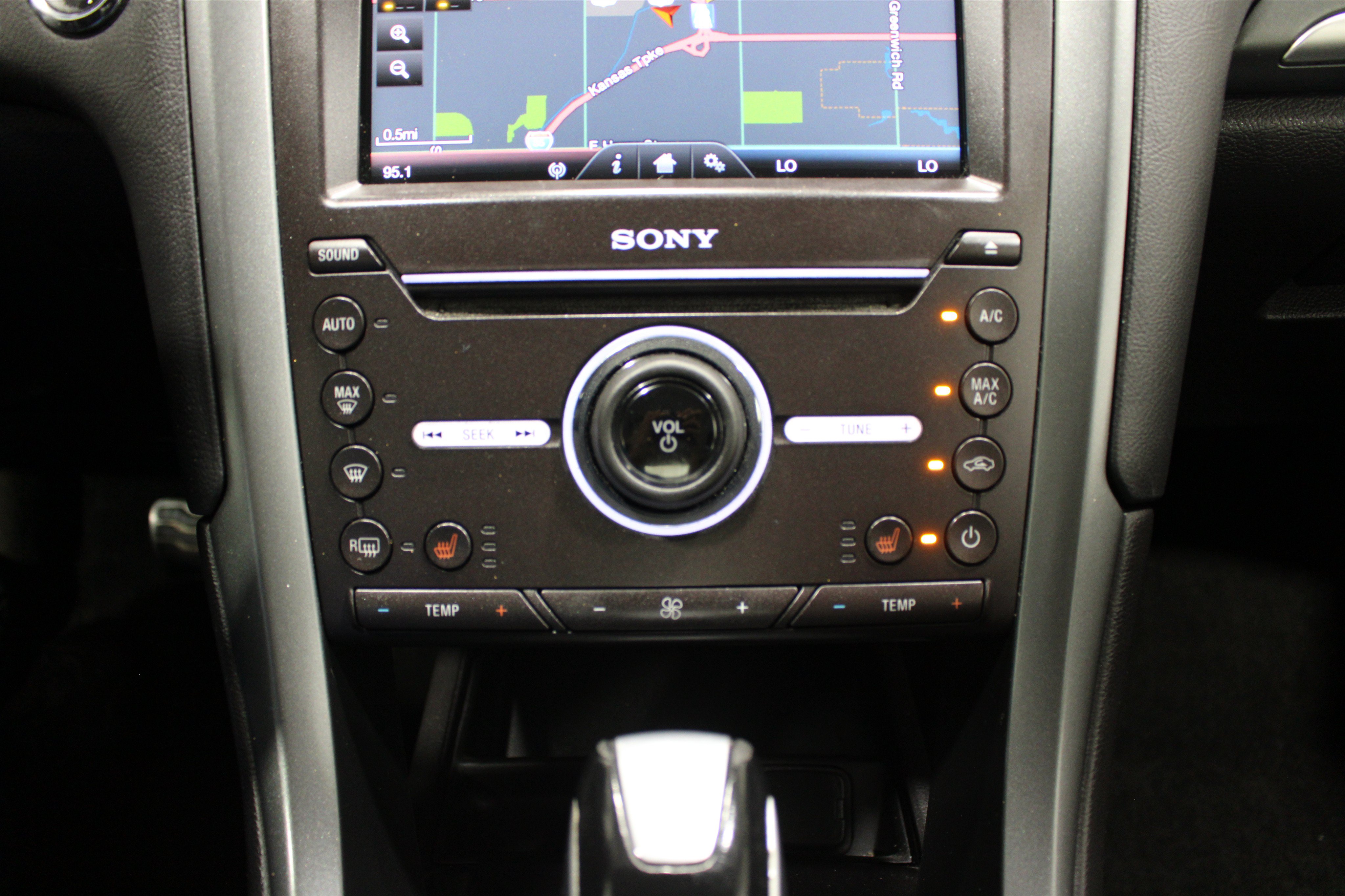 Used 2016 Ford Fusion Titanium FWD image 18