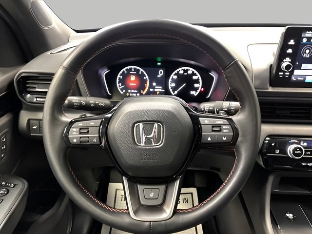 Used 2025 Honda Pilot TrailSport image 14