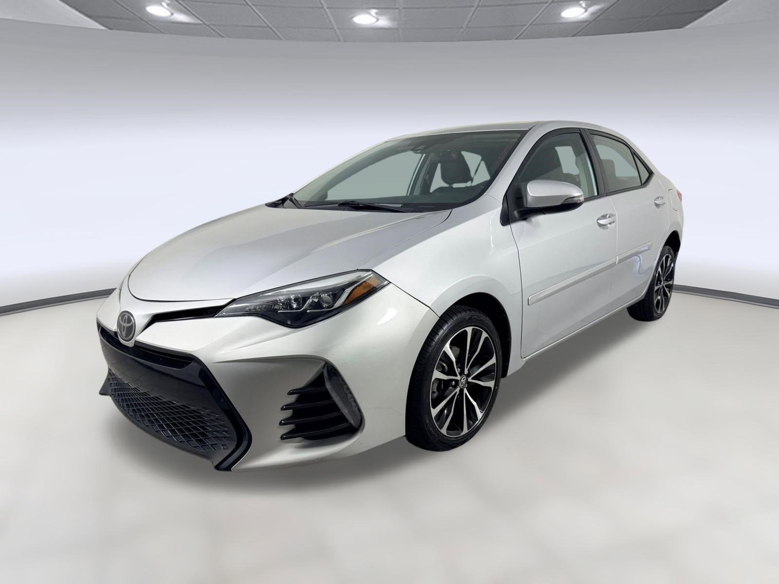 Used 2017 Toyota Corolla SE w/ SE Premium Package image 1