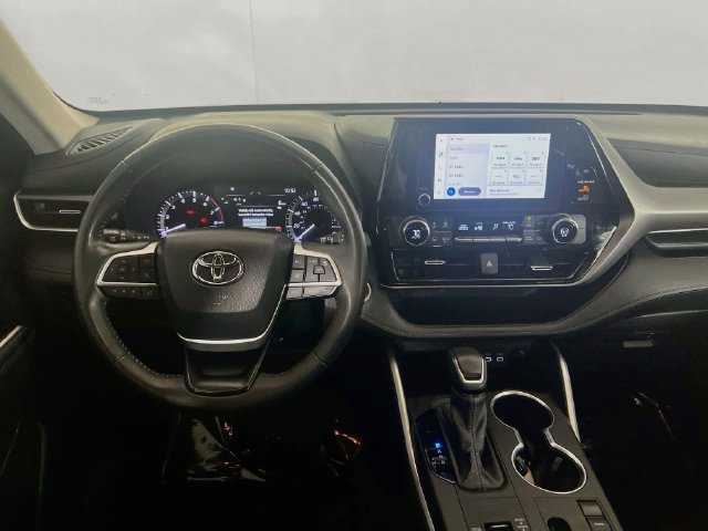 Used 2024 Toyota Highlander LE FWD image 18