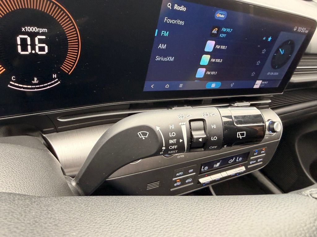 Used 2025 Hyundai Kona SEL AWD/4WD image 17