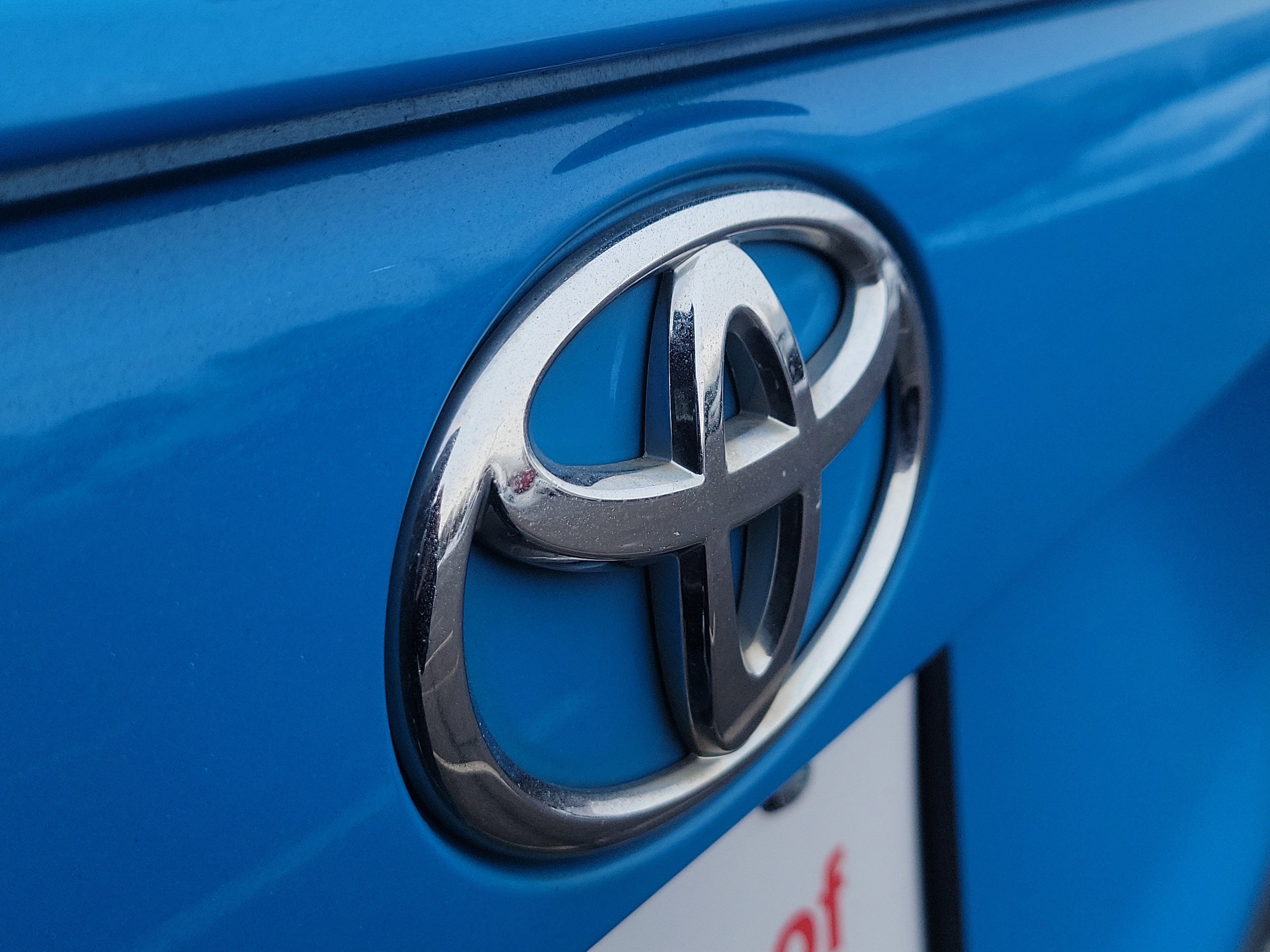 Used 2020 Toyota RAV4 LE image 6