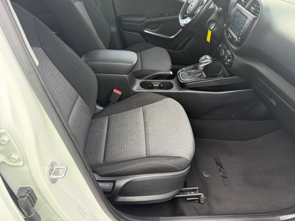 Used 2020 Kia Soul GT-Line FWD image 32