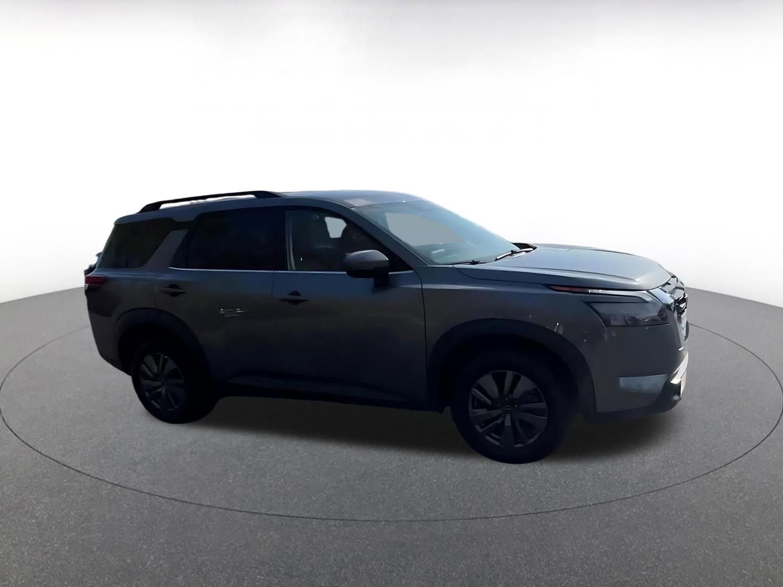 Used 2025 Nissan Pathfinder SV AWD/4WD image 2