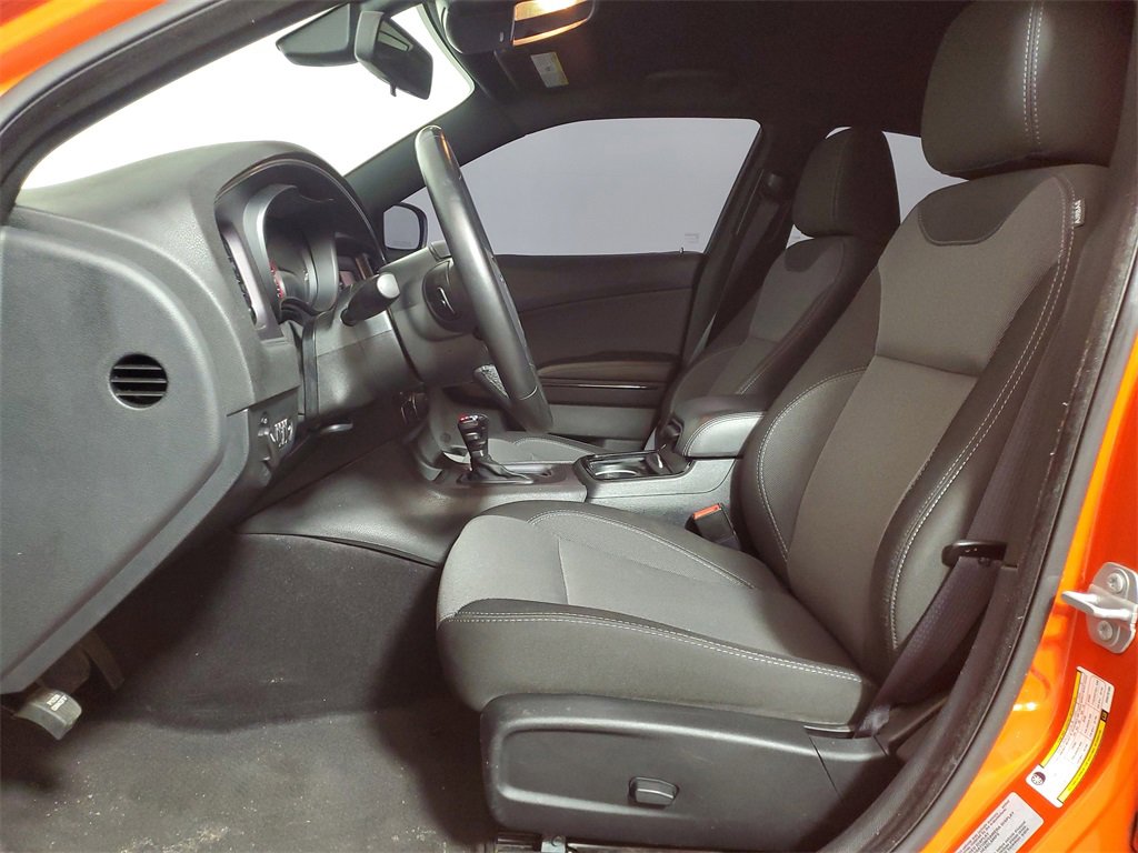 Used 2017 Dodge Charger SE w/ Blacktop Package image 11