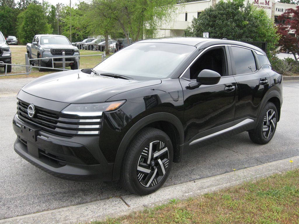 Used 2025 Nissan Kicks SV FWD image 3