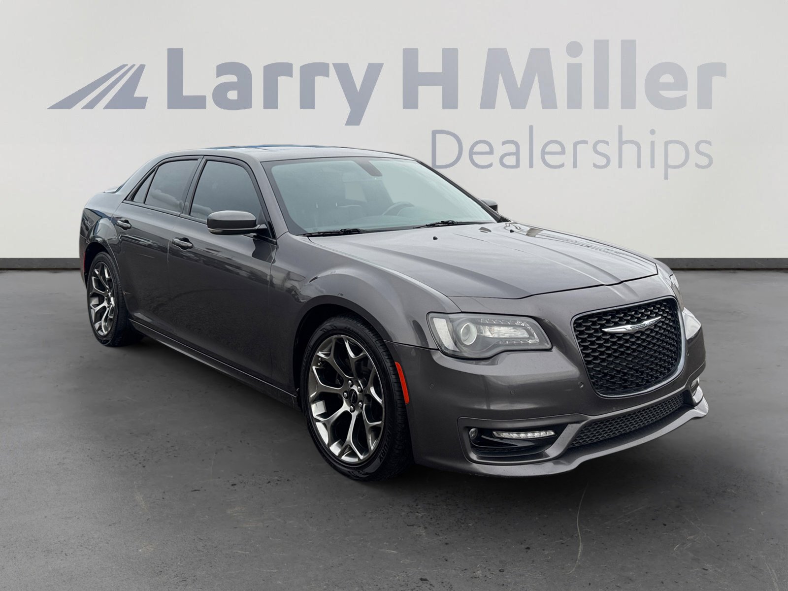 Used 2018 Chrysler 300 S w/ 300S Premium Group image 7