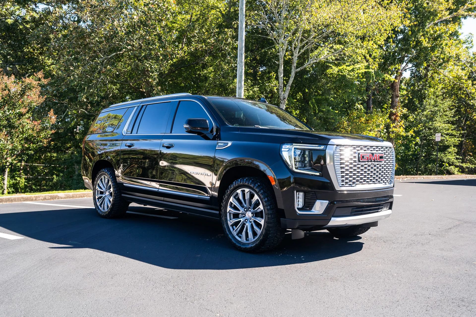 Used 2021 GMC Yukon XL Denali w/ Denali Premium Package RWD image 13