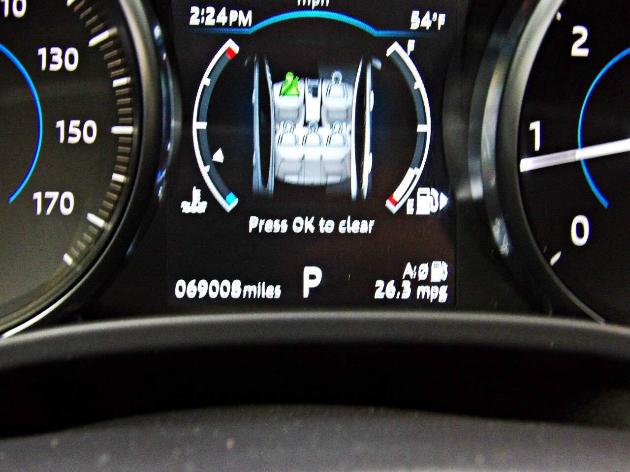 Used 2019 Jaguar XE Premium image 14