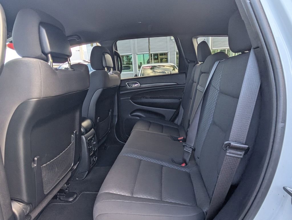 Used 2019 Jeep Grand Cherokee Laredo AWD/4WD image 13