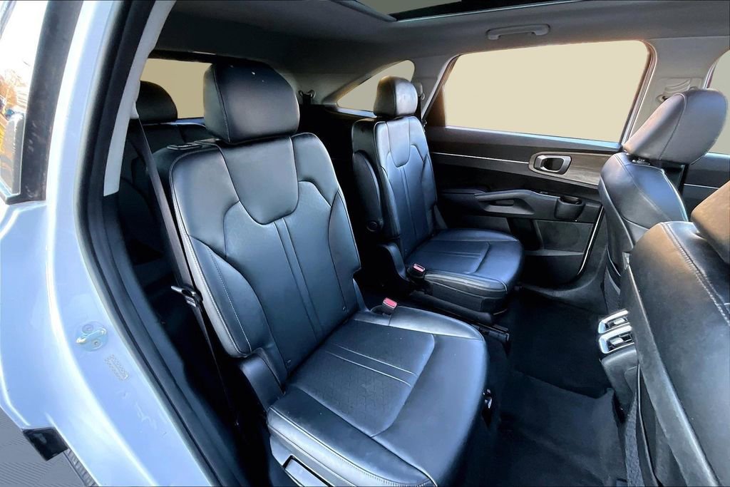 Used 2022 Kia Sorento EX w/ Panoramic Sunroof Package image 18
