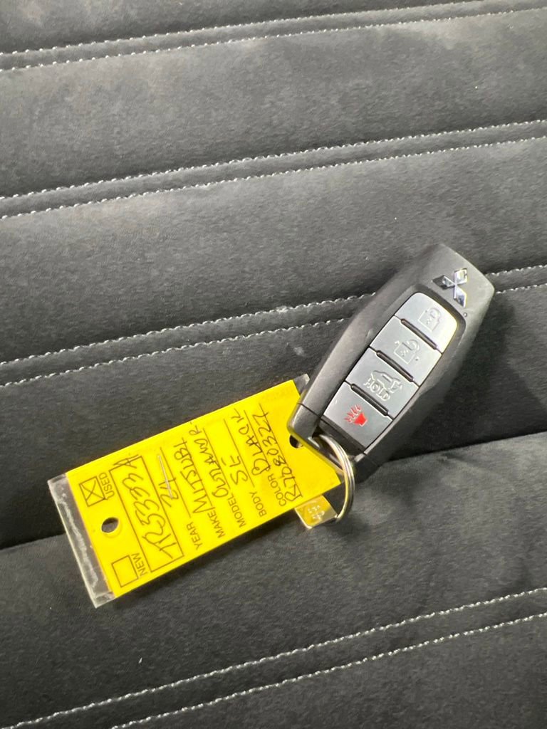Used 2024 Mitsubishi Outlander SE AWD/4WD image 32