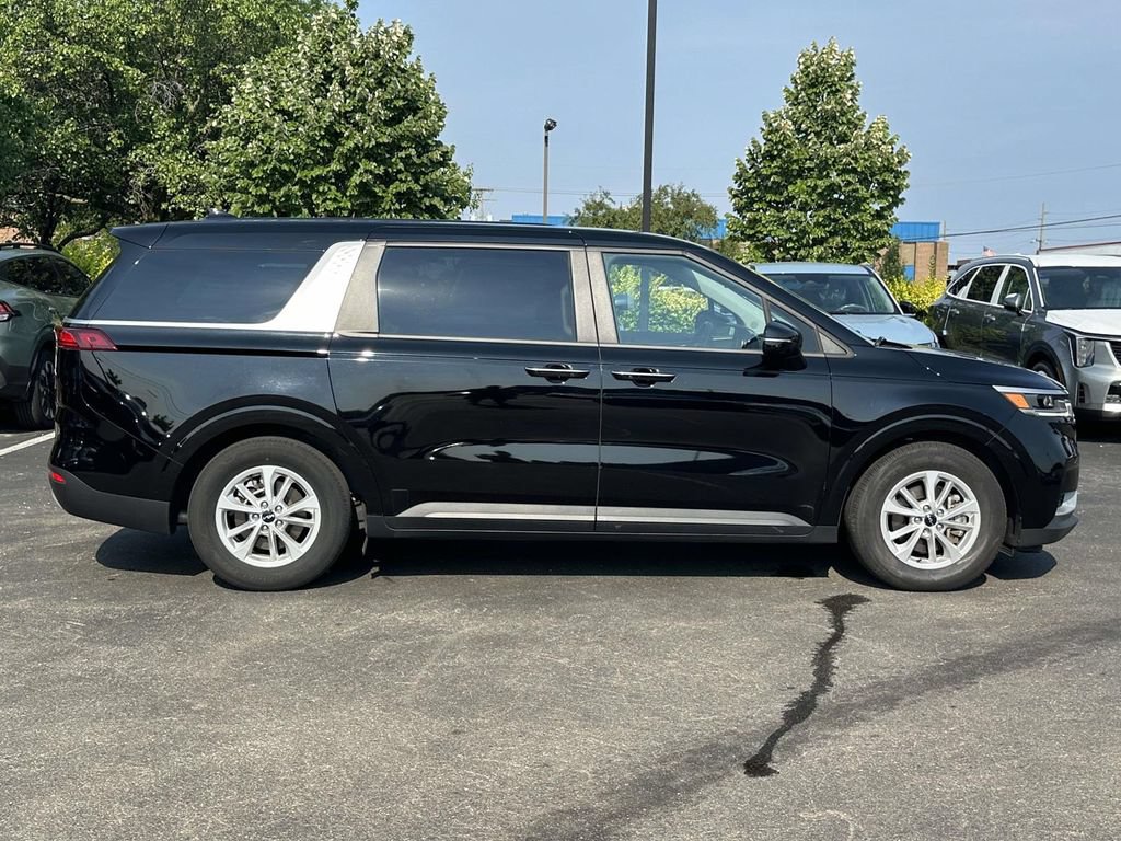New 2024 Kia Carnival LX FWD image 2