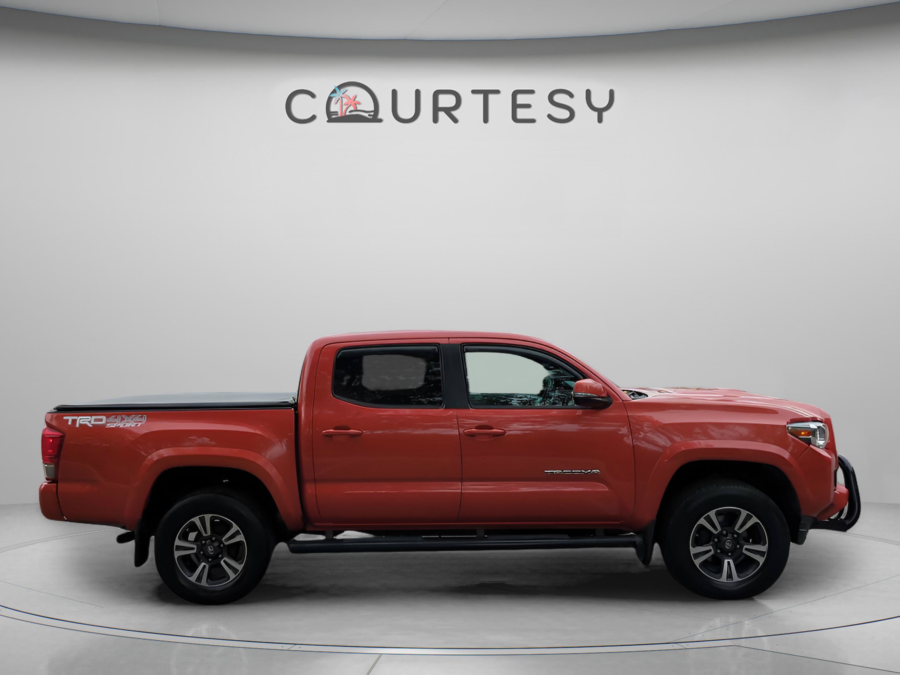 Used 2016 Toyota Tacoma TRD Sport w/ Premium & Technology Package AWD/4WD image 8