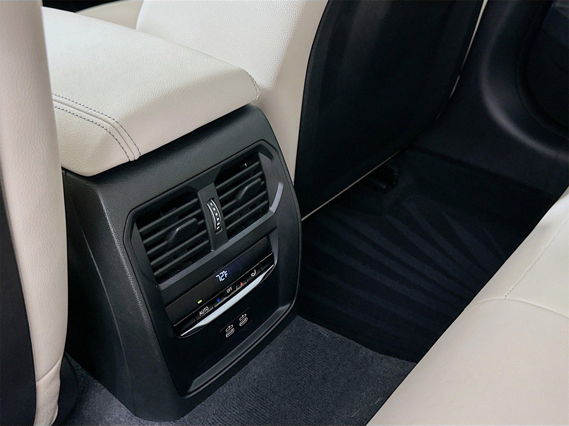 Used 2025 BMW M340i xDrive w/ Premium Package image 28