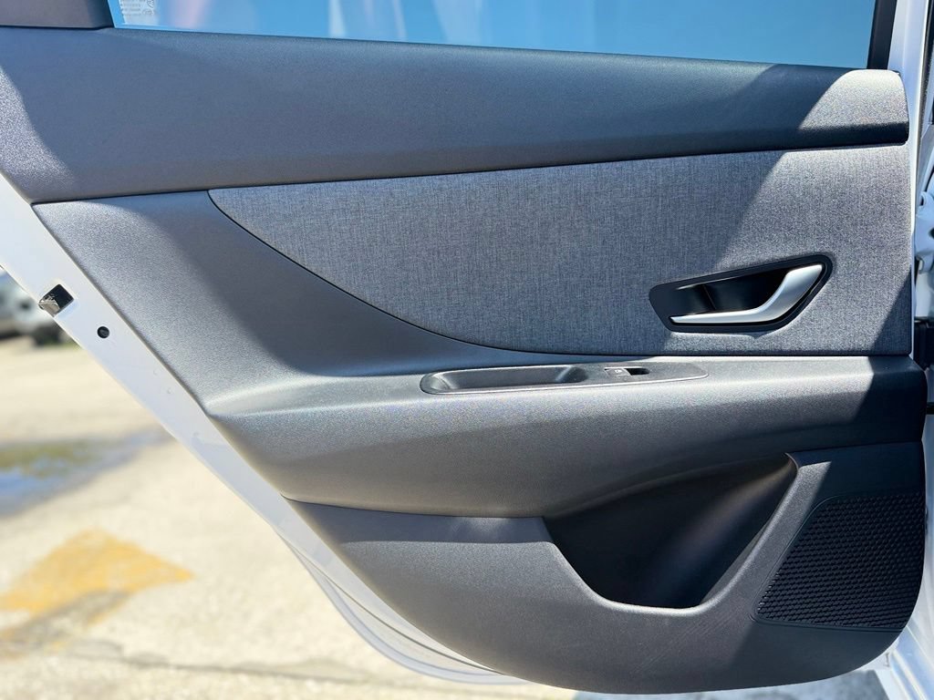 Used 2025 Hyundai Elantra Limited FWD image 19