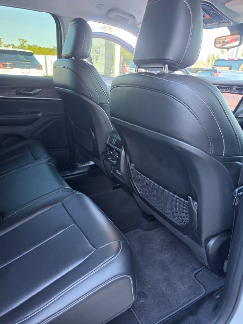 Used 2024 Jeep Grand Cherokee Limited w/ Black Appearance Package AWD/4WD image 27