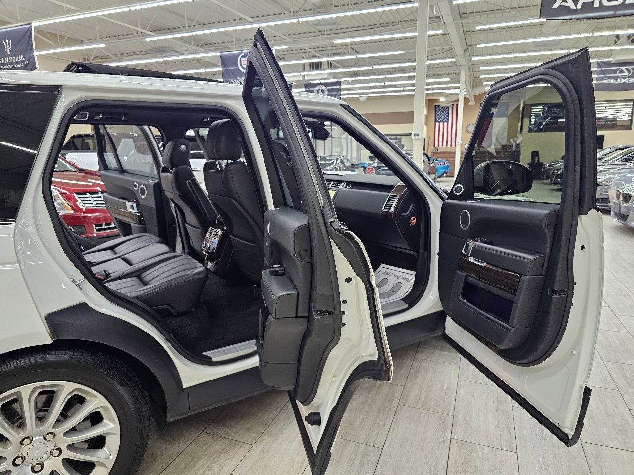 Used 2017 Land Rover Range Rover HSE image 15