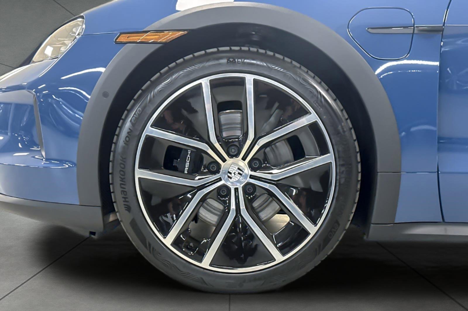 New 2025 Porsche Taycan 4S image 12