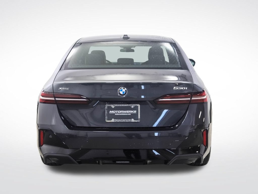 Used 2026 BMW 530i xDrive AWD/4WD image 4