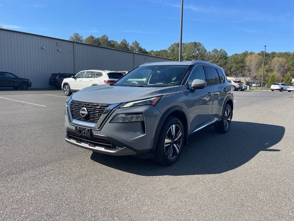 Used 2023 Nissan Rogue SL image 2