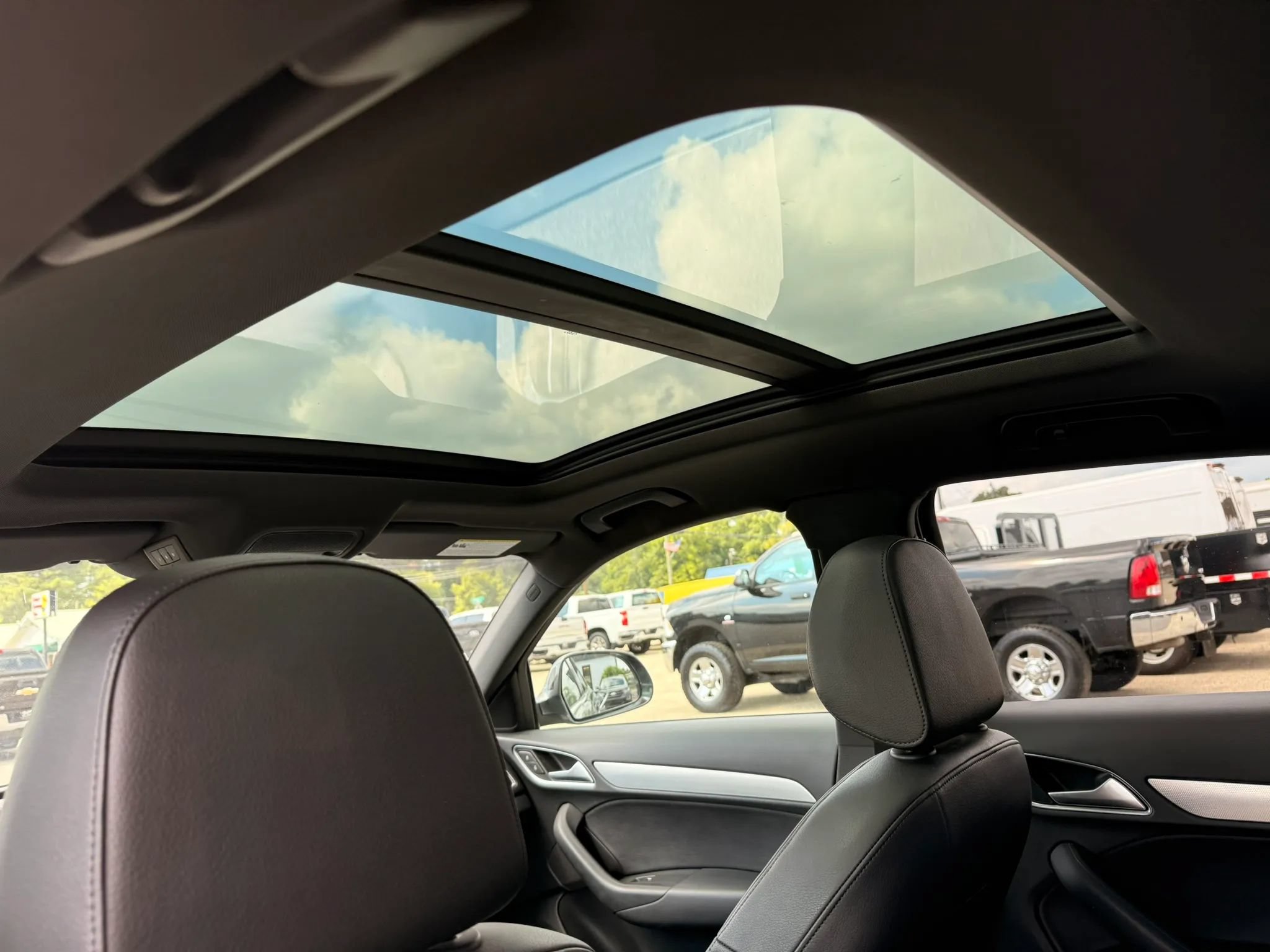 Used 2018 Audi Q3 2.0T Premium Plus w/ Premium Plus Package FWD image 39