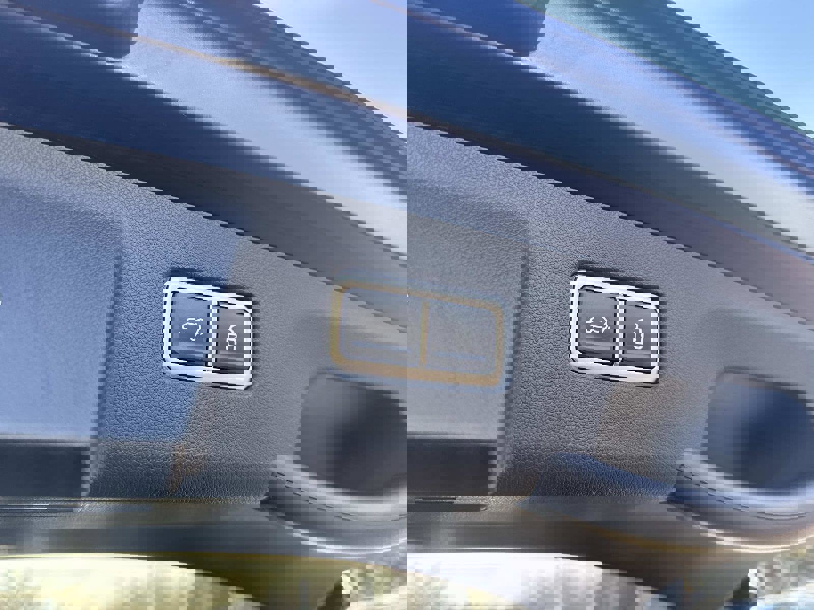 Used 2023 Kia Sorento SX image 8