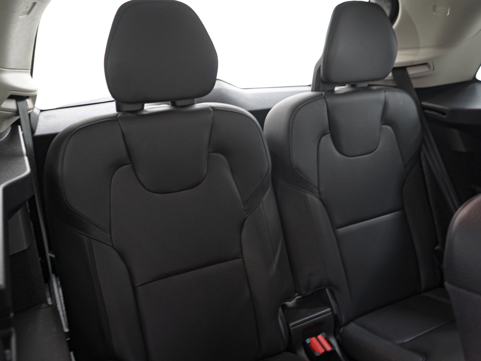 Used 2022 Volvo XC90 T6 Momentum w/ Climate Package image 18