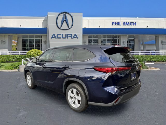 Used 2022 Toyota Highlander LE FWD image 7