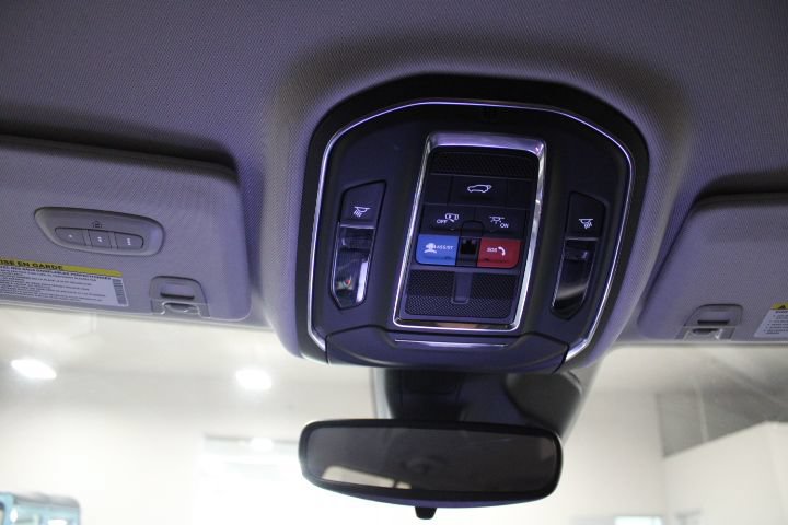 Used 2023 Jeep Grand Cherokee Limited AWD/4WD image 39