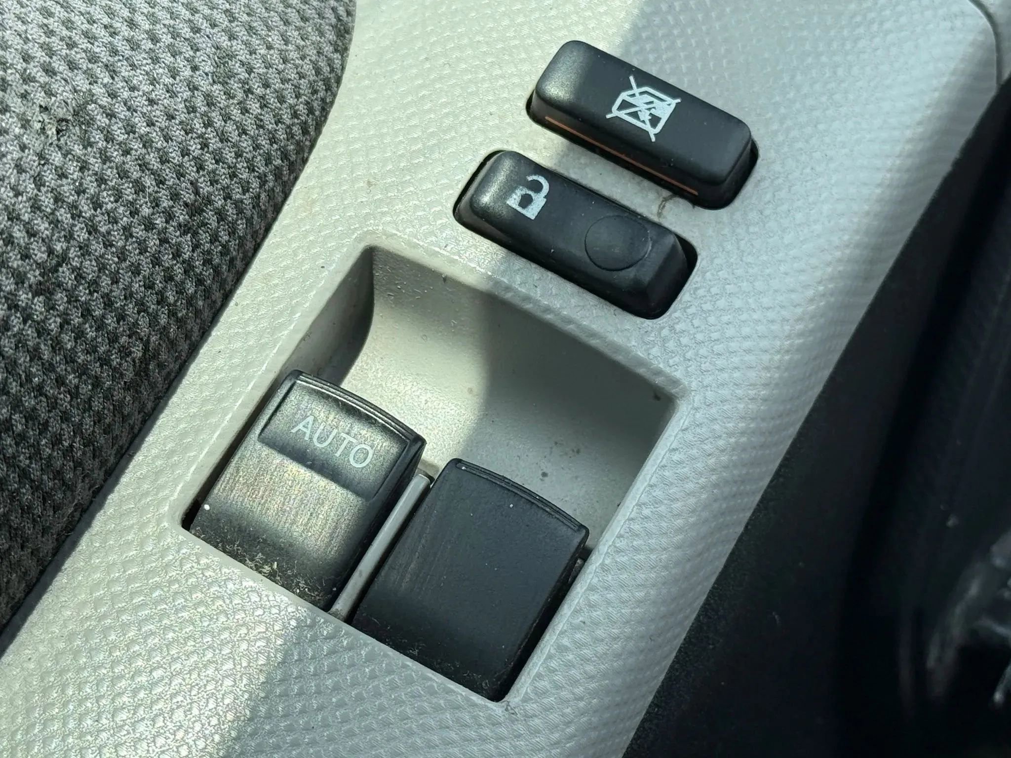 Used 2009 Toyota Yaris 2-Door Hatchback FWD image 23