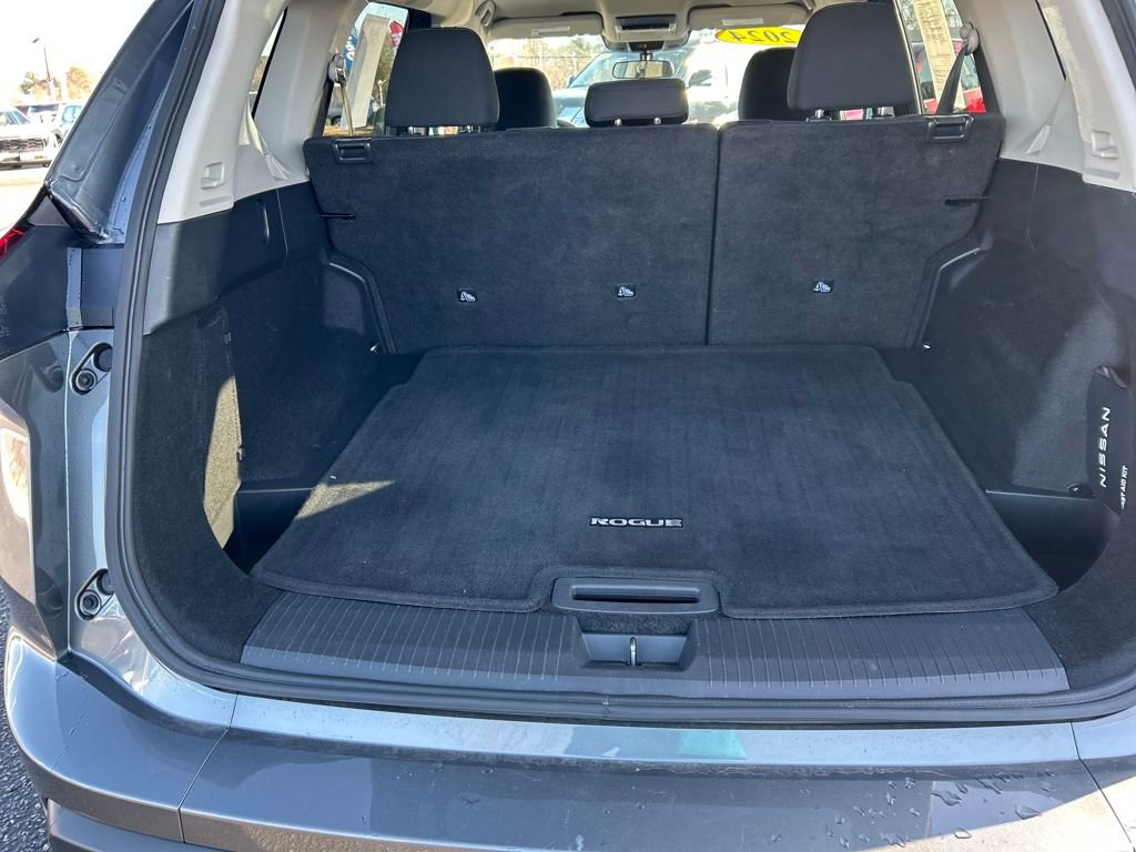 Used 2024 Nissan Rogue SV image 25