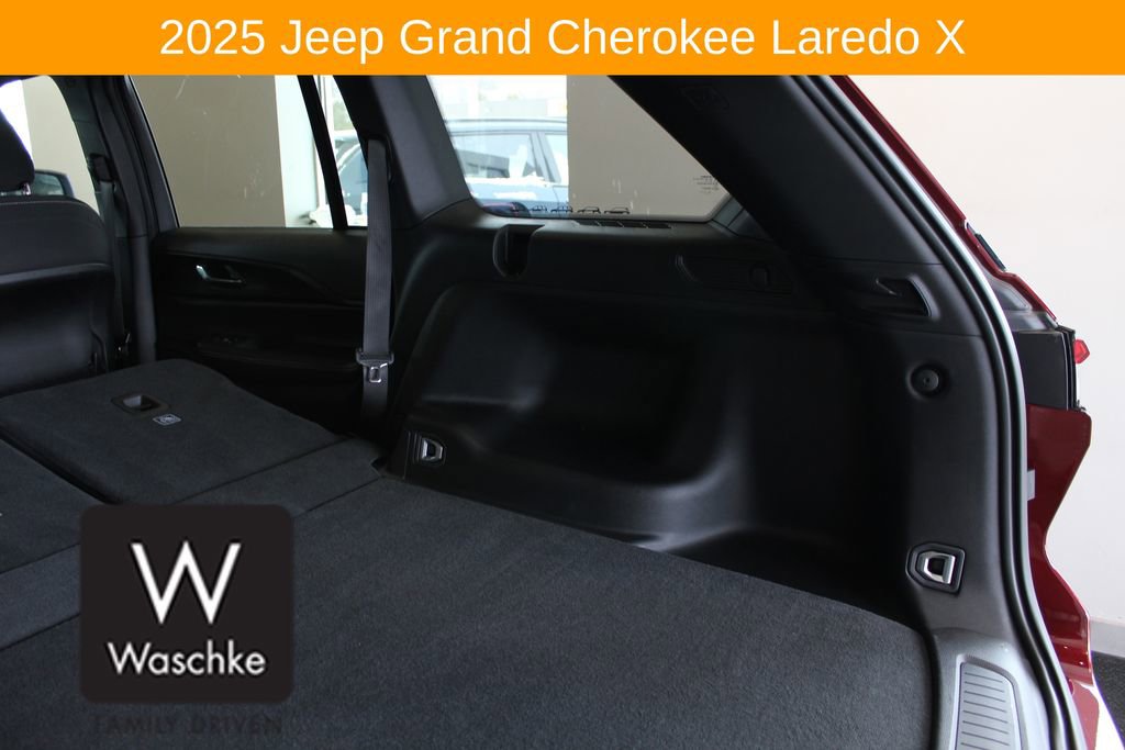 Used 2025 Jeep Grand Cherokee Laredo X w/ Trailer Tow Package AWD/4WD image 23